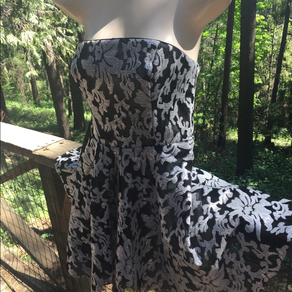 Bebe strapless  bustier embroidered on mesh mini prom dress - Picture 4 of 12